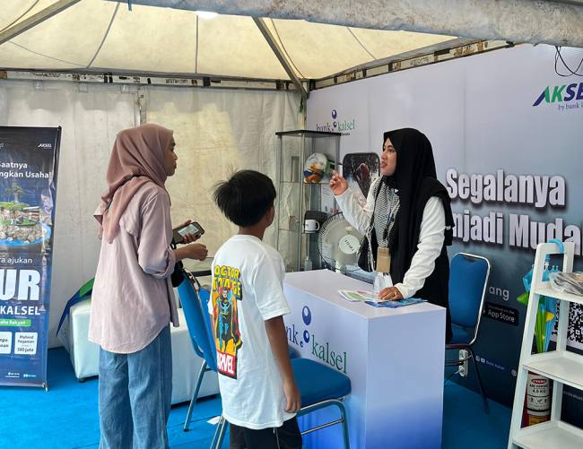VOUCHER : Dapatkan Voucher Rp100 ribu dengan aktifkan Ready cash di stand Bank Kalsel. (Foto: DokBankKalsel)