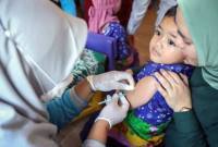 Pelaksanaan imunisasi campak di Kabupaten Sumenep, Jawa Timur. (Antara/Rizal Hanafi)