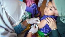 Pelaksanaan imunisasi campak di Kabupaten Sumenep, Jawa Timur. (Antara/Rizal Hanafi)