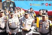 Kadiv Humas Polri Irjen Pol Johnny Eddizon Isir (kedua kanan) berbicara dengan awak media di Gedung Humas Polri, Jakarta, Rabu (11/3/2026). (Dok Divisi Humas Polri)