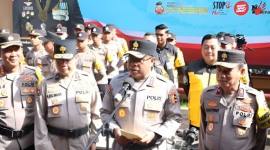 Kadiv Humas Polri Irjen Pol Johnny Eddizon Isir (kedua kanan) berbicara dengan awak media di Gedung Humas Polri, Jakarta, Rabu (11/3/2026). (Dok Divisi Humas Polri)