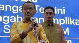 Menteri Energi dan Sumber Daya Mineral (ESDM) Bahlil Lahadalia (kiri) dan Wakil Menteri ESDM Yuliot (kanan) dalam Konferensi Pers Perkembangan Terkini Timur Tengah dan Implikasi Terhadap Sektor ESDM, yang digelar di Kantor Kementerian ESDM, Jakarta, Selasa (3/3/2026). (Antara/Putu I Savitri)