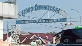 Pintu Gerbang Madani Kabupaten Penajam Paser Utara, Provinsi Kalimantan Timur. (Antara/Nyaman B Purwaniawan)
