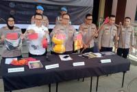 Kapolresta Samarinda Kombes Pol Hendri Umar (tiga dari kiri, depan) beserta jajaran saat menunjukkan barang bukti atas perkara pencurian kabel milik publik, di Samarinda, Senin (9/3/2026). (Antara/A Rifandi)