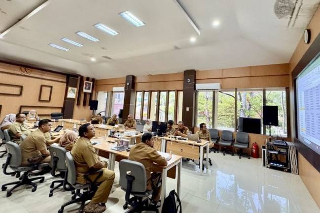 Jajaran Dishut Kalsel melaksanakan rapat koordinasi guna mematangkan program mangrove FOLU Net Sink 2030 dan perhutanan sosial di Banjarbaru, Kalimantan Selatan, Senin (2/3/2026). (Dok Dishut Kalsel)