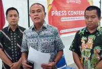 Kajari Palangka Raya, Yunardi (tengah) didampingi Kasi Pidsus Rakhmat Baihaki dan Kasi Intel Hadiarto. (Foto: Istimewa)