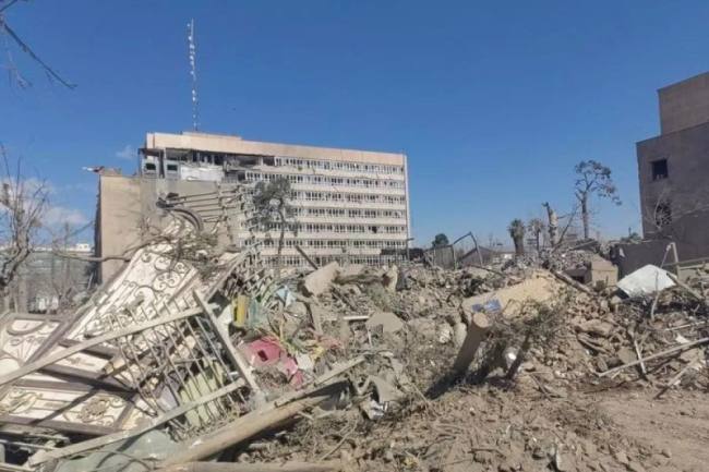 Puing-puing itu terlihat di Teheran, Iran, 3 Maret 2026. Operasi militer gabungan AS-Israel terhadap Iran memasuki hari keempat. Jumlah korban tewas di Iran naik menjadi 787, menurut Bulan Sabit Merah Iran. (Xinhua/Shadati)