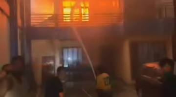 KOBARAN API Turut Hanguskan Rumah Dua Lantai di Belakang Kantor PAN Kalsel