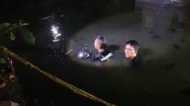 Jasad korban ditemukan ditemukan di Sungai Jalan Veteran depan Gang 5  Jum'at. (13/3/2026) dinihari.. (SuarIndonesia/DO)