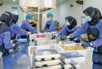 Salah satu foto program makan bergizi gratis yang ditampilkan dalam cover story Jurnal Agricultural & Rural Studies edisi volume 4 nomor 1. (Agricultural & Rural Studes)