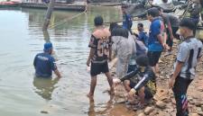 Seorang pelajar dari SD Khairul Ummah, berusia 12 tahun dilaporkan tenggelam di Sungai Alalak, kawasan Jalan Tembus Perumnas RT 41, Banjarmasin Utara, Kamis (19/3/2026) (SuarIndonesia/DO)