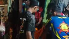 Tim Rescue gabungan evakuasi jasad Hasan Alvendodi (42), yang, ditemukan i meninggal dunia di rumah Jalan Rawasari Komplek Tirtasari Blok C Banjarmasin Tengah  Senin (23/3/2026), (SuarIndonesia/DO)