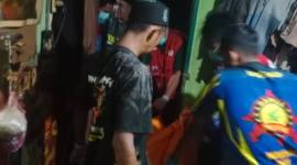 Tim Rescue gabungan evakuasi jasad Hasan Alvendodi (42), yang, ditemukan i meninggal dunia di rumah Jalan Rawasari Komplek Tirtasari Blok C Banjarmasin Tengah  Senin (23/3/2026), (SuarIndonesia/DO)