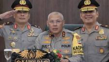 Irjjen Pol DR Rosyanto Yudha Hermawan SIK.SH.MH Kapolda Kalsel (tengah), Brigjen,Pol Asep Taufik SIK (kanan) dan Brigjen Pol Sentot Adi Dharmawan SIK MH (kiri)