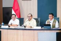 Mendagri Tito Karnavian (kiri), Kepala Staf Kepresidenan Muhammad Qodari (tengah) dan Kepala BNPB Letjen TNI Suharyanto konferensi pers Program Hasil Terbaik Cepat (PHTC), Jakarta, Rabu (25/3/2026). (KSP)