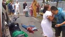 Noor Wahdiatsyah alias H Ijum (63) bersimbah darah akibat tikaman senjata tajam dalam peristiwa di Jalan Belitung Darat, Gang Emas Surai Kelurahan Kuin Cerucuk, Kecamatan Banjarmasin Barat, Selasa (31/3/2026),
sang istri histeris. SuarIndonesia/DO)