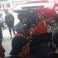 Tim Relawan Rescue gabungan evakuasi jenazah ke Ruangan Instalasi Pemulasaraan Jenazah Rumah Sakit Umum Daerah (RSUD) Ulin Banjarmasin,,  Selasa (31/3/2026) siang. (SuarIndonesia/DO)