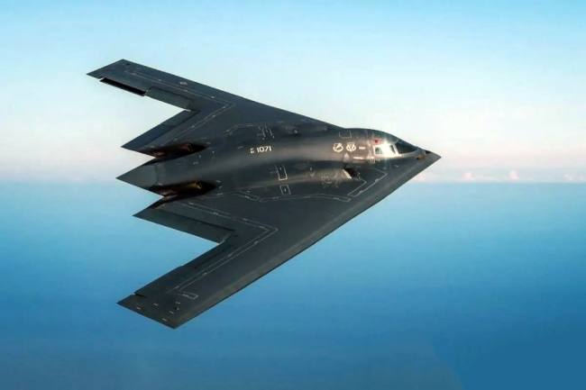Pesawat pengebom siluman (stealth bomber) B-2. (Wikimedia Commons/Royal Air Force)