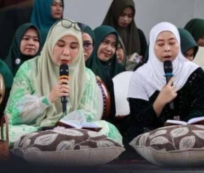 Ketua DPRD Kabupaten Balangan, Hj Linda Wati, menghadiri rangkaian kegiatan menanti azan Magrib di Rumah Dinas Bupati Balangan.