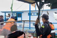 Tim SAR gabungan saat melakukan pencarian nelayan lansia (Ridwan) asal Kalimantan Selatan (Kalsel) yang hilang enam hari di Kabupaten Majene, Sulawesi Barat. ANTARA/(Dok Kantor SAR Banjarmasin)
