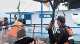 Tim SAR gabungan saat melakukan pencarian nelayan lansia (Ridwan) asal Kalimantan Selatan (Kalsel) yang hilang enam hari di Kabupaten Majene, Sulawesi Barat. ANTARA/(Dok Kantor SAR Banjarmasin)
