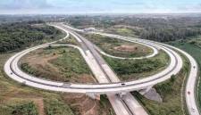 Jalan Tol Balikpapan-Samarinda tepatnya di dekat gerbang Karang Joang, Balikpapan, Kalimantan Timur. (Foto: Istimewa)