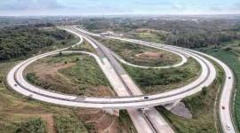 Jalan Tol Balikpapan-Samarinda tepatnya di dekat gerbang Karang Joang, Balikpapan, Kalimantan Timur. (Foto: Istimewa)