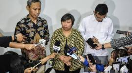 Ketua Komnas HAM Anis Hidayah (tengah) didampingi Koordinator Subkomisi Penegakan HAM dan Komisioner Mediasi Komnas HAM Pramono Ubaid Tanthowi (kiri) serta Komisioner Pemantauan dan Penyelidikan Komnas HAM Saurlin P. Siagian (kanan) menyampaikan konferensi pers di RSCM Jakarta, Kamis (26/3/2026). Komnas HAM mendalami dampak medis dan psikologis korban penyiraman zat kimia terhadap aktivis KontraS Andrie Yunus serta memastikan kondisi korban sejak awal masuk rumah sakit hingga rencana pemulihan ke depan. (AntaraFoto/A Naufal Oktavian)
