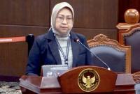 Staf Ahli Menteri Komunikasi dan Digital Bidang Hukum Cahyaning Nuratih Widowati menyampaikan keterangan pemerintah dalam sidang lanjutan pengujian Undang-Undang Cipta Kerja terkait persoalan kuota internet di Ruang Sidang Pleno Mahkamah Konstitusi, Jakarta, Rabu (4/3/2026). (YouTube @Mahkamah Konstitusi RI)