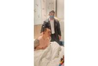 Petugas Dittipidnarkoba Bareskrim Polri memperlihatkan penampakan Andre Fernando alias The Doctor, bandar narkoba yang buron, ketika ditangkap di Penang, Malaysia, Minggu (5/4/2026). (Dittipidnarkoba Bareskrim Polri)