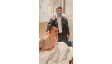 Petugas Dittipidnarkoba Bareskrim Polri memperlihatkan penampakan Andre Fernando alias The Doctor, bandar narkoba yang buron, ketika ditangkap di Penang, Malaysia, Minggu (5/4/2026). (Dittipidnarkoba Bareskrim Polri)