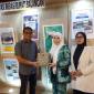 Anggota DPRD Kabupaten Balangan, Sri Huriyati Hadi, bersama Ketua Gabungan Organisasi Wanita (GOW) Balangan, Yanti Fauzi, meninjau sejumlah stan expo Balangan. Foto : Istimewa