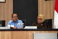 Kepala Staf Kepresidenan Muhammad Qodari (kiri) dan Menteri PPPA Arifah Fauzi dalam konferensi pers di Jakarta, Rabu (22/4/2026). (Antara/Prisca T Violleta)