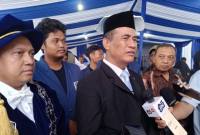 Menteri Pertanian (Mentan) Andi Amran Sulaiman usai hadir untuk memberikan pidato kunci (keynote speech) pada wisuda ke-133 program doktor, magister, dan profesi insinyur di Grha ITS Surabaya, Minggu (19/4/2026). (Antara/Willi Irawan)