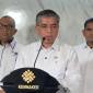 Menteri Ketenagakerjaan (Menaker) Yassierli didampingi jajarannya dalam jumpa pers di Jakarta, Rabu (1/4/2026). (Antara/Harianto)