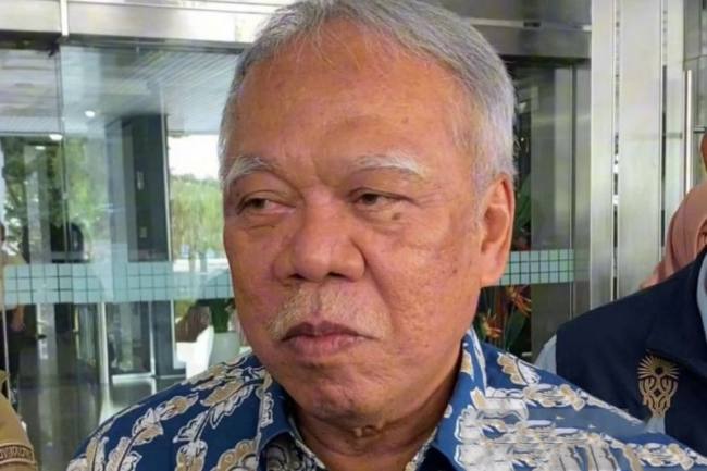 Basuki Hadimuljono, Kepala Otorita Ibu Kota Nusantara (OIKN) saat diwawancarai di Samarinda, Senin (6/4/2026). (Antara/A Rifandi)