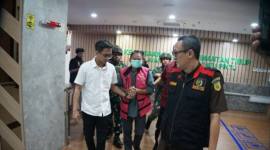 Tersangka AS dengan dugaan korupsi yang merugikan keuangan negara sekitar Rp500 miliar ditahan Kejati Kaltim. (Foto: Kejati Kaltim)