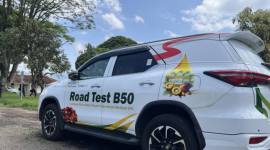 Kendaraan yang digunakan untuk uji jalan B50 yang terparkir di Stasiun Blending dan Pengisian Bahan Bakar Uji Jalan B50 Lembang, Jawa Barat, Selasa (21/4/2026). (Antara/Putu I Savitri)