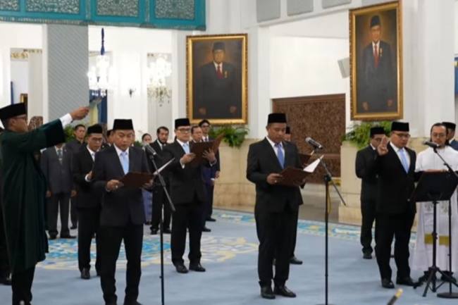 Pembacaan sumpah/janji jabatan anggota Ombudsman RI 2026-2031 di Istana Negara, Jakarta, Jumat (10/4/2026). (Antara/Maria C Galuh)