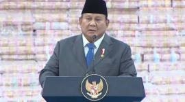 Presiden Prabowo Subianto menghadiri penyerahan denda administratif dan penyelamatan keuangan negara serta penguasaan kembali kawasan hutan tahap VI di Kejaksaan Agung, Jakarta, Jumat (10/4/2026). (YouTube @Sekretariat Presiden)