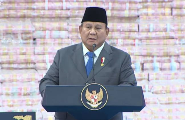Presiden Prabowo Subianto menghadiri penyerahan denda administratif dan penyelamatan keuangan negara serta penguasaan kembali kawasan hutan tahap VI di Kejaksaan Agung, Jakarta, Jumat (10/4/2026). (YouTube @Sekretariat Presiden)