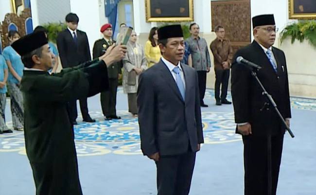 Wakil Menteri Koordinator Bidang Pangan (Wamenko Pangan) Hanif Faisol Nurofiq melakukan sumpah jabatan di Istana Negara, Jakarta, Senin (27/4/2026). (Foto: Sekretariat Presiden)
