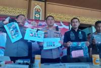 Pelaksana Harian Kapolresta Banjarmasin, Kombes Pol Timbur RK Siregar, didampingi Wakapolresta, AKBP Arwin Amrih Wientama, Kasat Reskrim, Kompol Eru Alsepa dan Kapolsek Banjarmasin Utara, AKP Sunardi pada saat press rilis, Selasa (7/4/2026) (SuarIndonesia/YI)