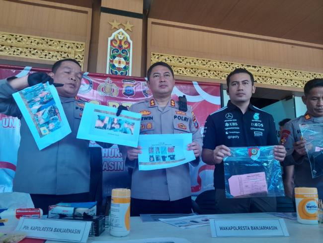 Pelaksana Harian Kapolresta Banjarmasin, Kombes Pol Timbur RK Siregar, didampingi Wakapolresta, AKBP Arwin Amrih Wientama, Kasat Reskrim, Kompol Eru Alsepa dan Kapolsek Banjarmasin Utara, AKP Sunardi pada saat press rilis, Selasa (7/4/2026) (SuarIndonesia/YI)