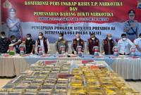 Kapolda Kalsel, Irjen Pol Dr Rosyanto Yudha Hermawan dalam konferensi pers pengungkapan kasus serta pemusnahan barang bukti, Senin (13/4/2026). (SuarIndonesia/ZI)