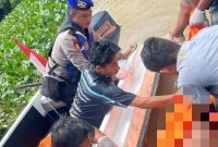 Tim SAR gabungan berhasil menemukan jasad Muhammad Zaini (19), Senin (20/4/2026) siang yang tenggelam di Sungai Martapura. (SuarIndonesia/Ist)