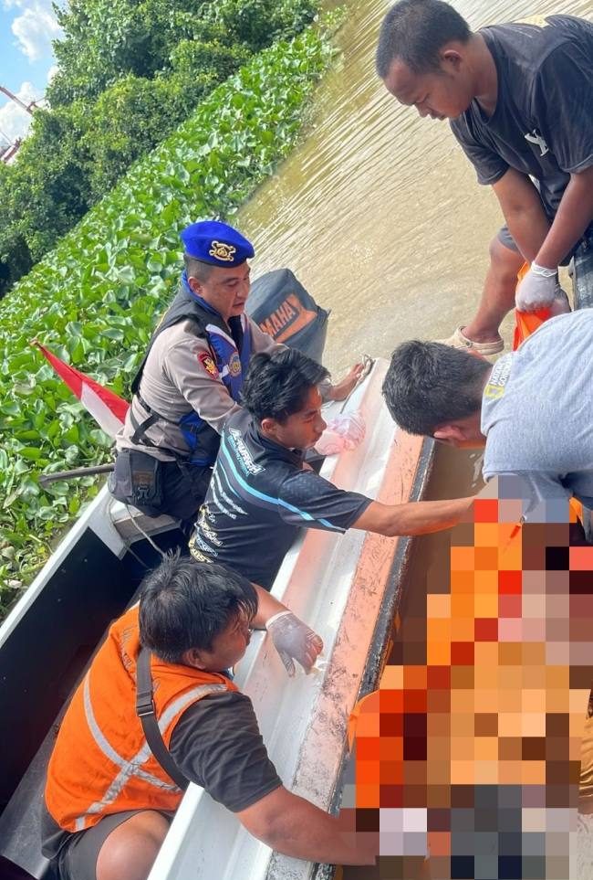 Tim SAR gabungan berhasil menemukan jasad Muhammad Zaini (19), Senin (20/4/2026) siang yang tenggelam di Sungai Martapura. (SuarIndonesia/Ist)