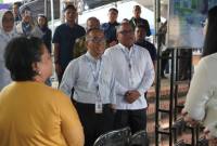 Ketua Umum Tim SNPMB 2026 Eduart Wolok (kanan) dan Menteri Pendidikan Tinggi, Sains dan Teknologi (Mendiktisaintek) Brian Yuliarto (kiri) saat meninjau pelaksanaan Ujian Tulis Berbasis Komputer Seleksi Nasional Berdasarkan Tes (UTBK-SNBT) hari pertama di Universitas Negeri Jakarta (UNJ), Selasa (21/4/2026). (UNJ)