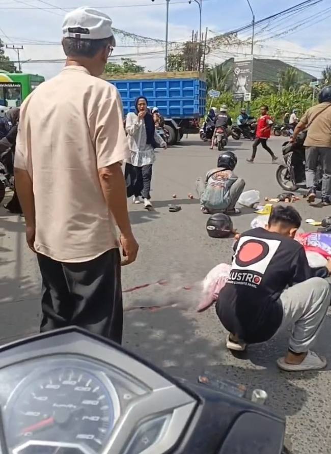 Kecelakaan lalu lintas (lakalantas) maut di simpang empat traffic light, Rabu (22/4/2026) siang (SuarIndonesia/Ist)