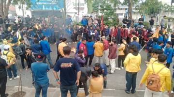 AKSI RATUSAN BEM se-Kalsel, Ketua DPRD Janji Kawal Isu Publik dan Jadwalkan RDP